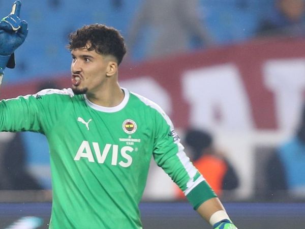 Ünlü Spor Yorumcusundan Altay Bayındır'ın Hareketlerine Çok Sert Tepki!
