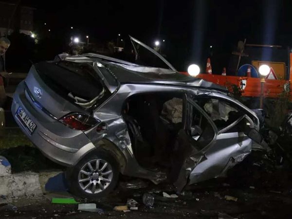 Uşak'ta otomobilin çarptığı üniversiteli 2 kız öğrenci yaşamını yitirdi