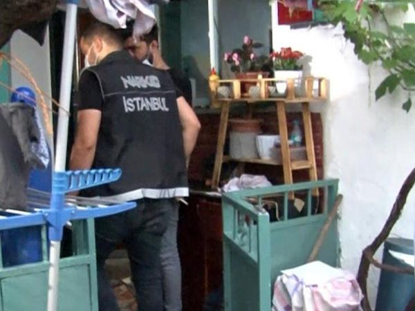 Uyuşturucu Operasyonunda Polis 74 Yaşında Solunum Cihazına Bağlı Birisini Buldu