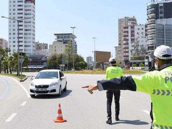 Uzmanlar Kısıtlamalardan Muaf Olanlara Tepki Gösterdi!