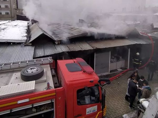 Van'da korkunç yangın! 250 dükkan etkilendi