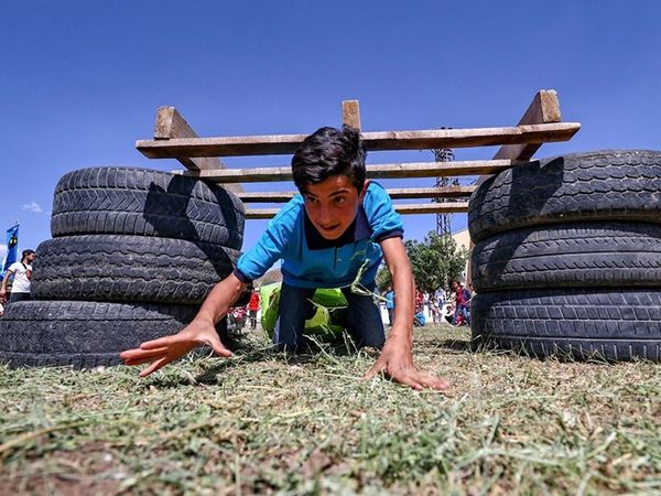 Van'da Öğrenciler Mezuniyet Kutlamasını Survivor Parkurunda Yarışarak Yaptı