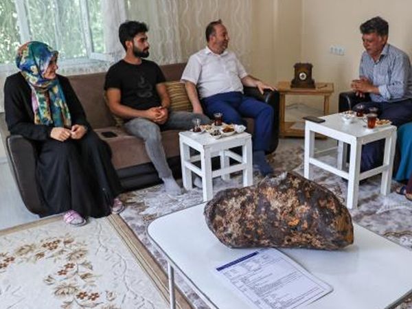 Van'da Piknik Yaparken Bir Taş Buldu, Değerini Öğrenince Çok Şaşırdı