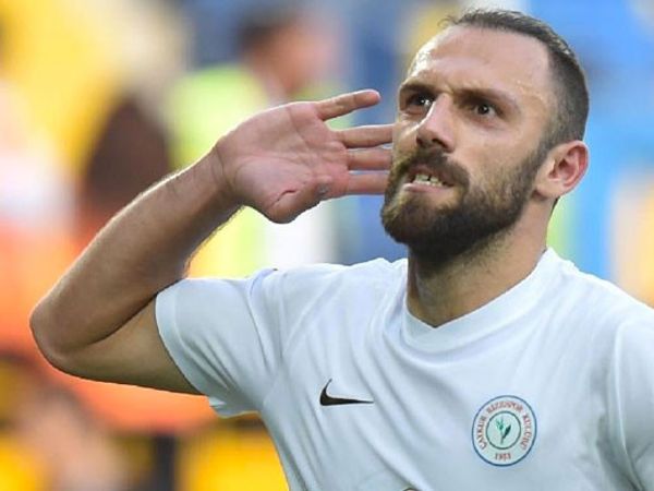 Vedat Muriqi'in Eşinden Sarı Lacivertlileri Heyecanlandıran Paylaşım