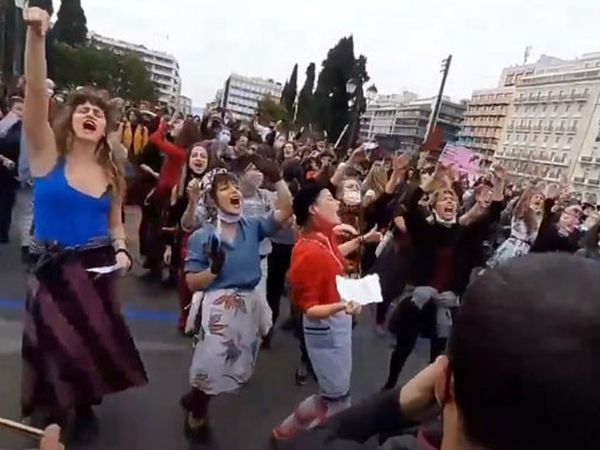 Yunan Kadınlar Miçotakis'e Seslendi