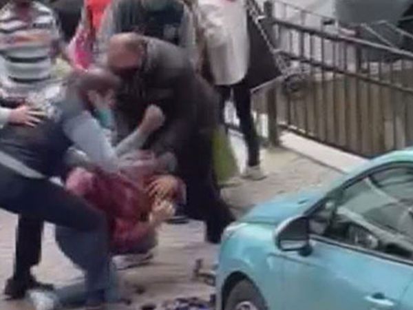 Zabıtadan Seyyar Satıcıya Yumruk! Sosyal Medyayı Sallayan Görüntüler