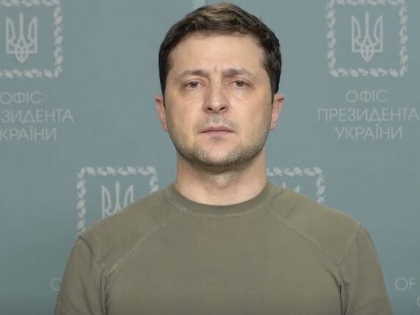 Zelenski'den Rusya işgali için son dakika açıklamaları: Ülkeden kaçtığı ve silah bırakma çağrısı iddialarını yalanladı!
