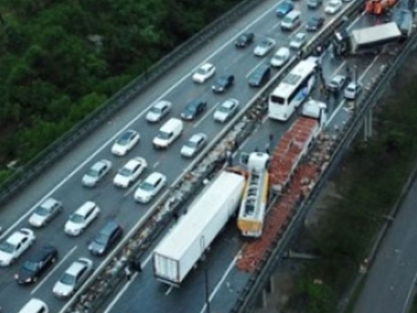 TEM'deki Kazanın Ardından Yol Ulaşıma Kapandı