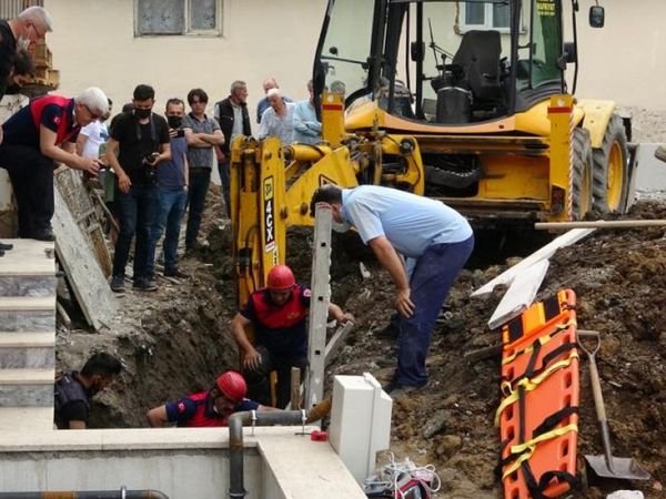 Zonguldak'ta Talihsiz Olay! Arkadaşına Yardıma Gelen Asker, Toprak Yığını Altına Kalarak Can Verdi