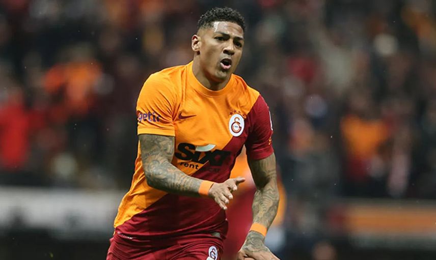 Galatasaray'ın yıldız isimlerinden Patrick Van Aanholt'un Fatih Terim'in görevden ayrılması hakkında söylediği sözler büyük ses getirdi