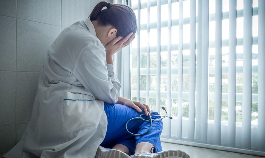 Hindistan'da iki doktor meslektaşlarına tecavüz etti