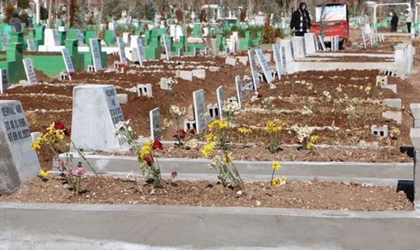 Depremin vurduğu Diyarbakır’dan üzen fotoğraflar: Defin işlemleri başladı