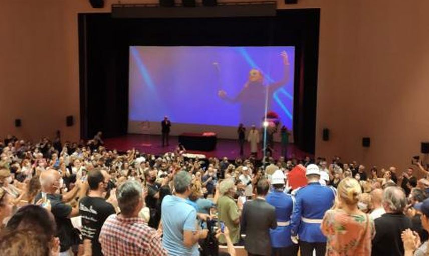 İlhan İrem'e son veda! Ünlü şarkıcının cenaze töreni düzenlendi usta isme yapılan saygısızlık törene damga vurdu