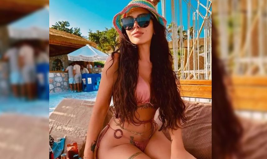 Selin Ciğerci'den iddialı yaz pozları