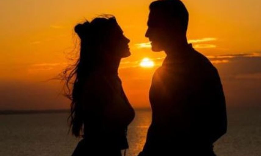 Kerem Bursin ve Hande Erçel'den Plaj Pozları! Şimdi De Bu Moda Oldu