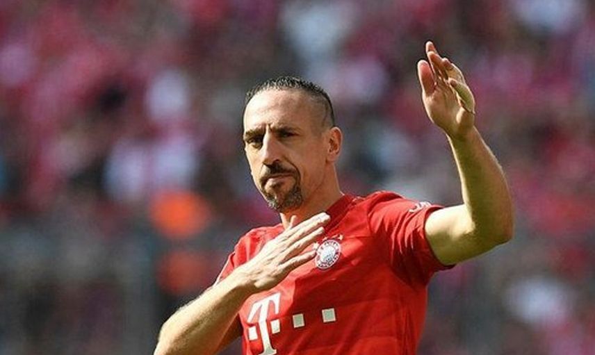 Galatasaray'ın eski yıldızı Franck Ribery geçirdiği trafik kazası sonrası hastaneye kaldırıldı!