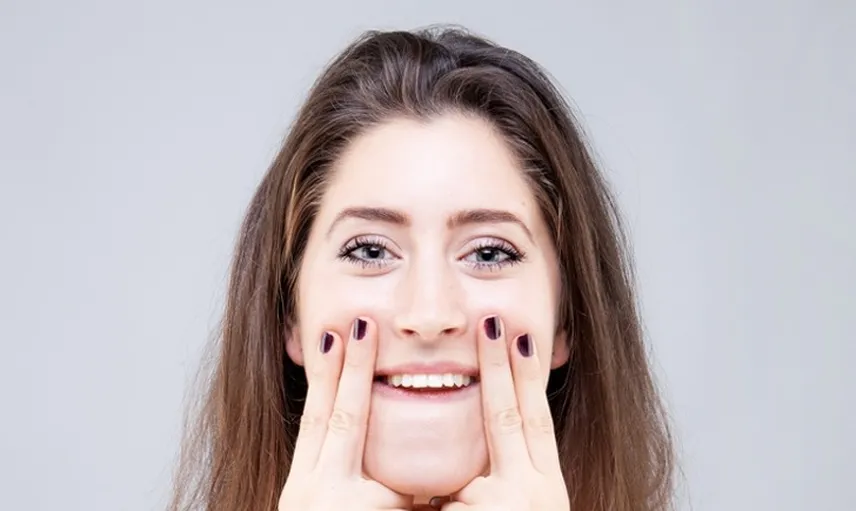 Yüz Yağlarını Gideren ve Kırışıklıklarla Mücadele Eden 9 Adımlı Egzersiz