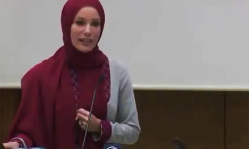 Gamze Özçelik Tesettüre Girdi	