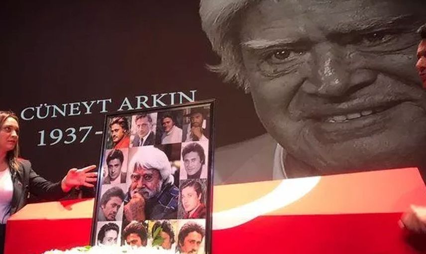 Cüneyt Arkın'ın cenazesinde büyük saygısızlık! Böyle bir rezillik daha önce hiç görülmedi