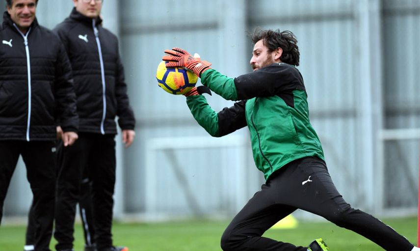 Erkan Kolçak Köstendil, Hollanda Ekibi Amsterdam Gençlerbirliği'nin Yeni Kalecisi Oldu!