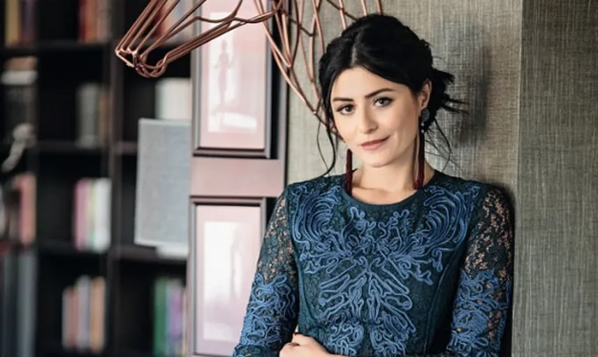 Ünlü Oyuncunun Boğaz Manzaralı Evinden İlk Kez Paylaşılan Kareler