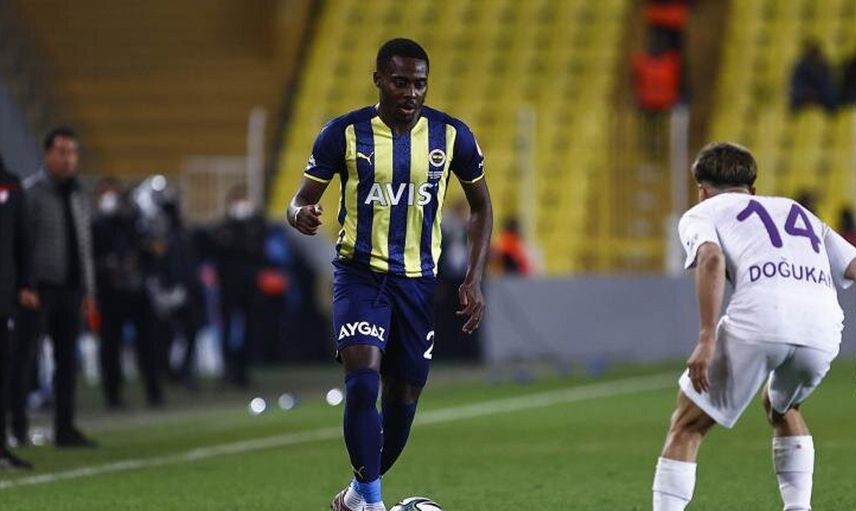 Fenerbahçeli Bright Osayi-Samuel, Emre Belözoğlu'nun transferinde kendisini nasıl ikna ettiğini açıkladı