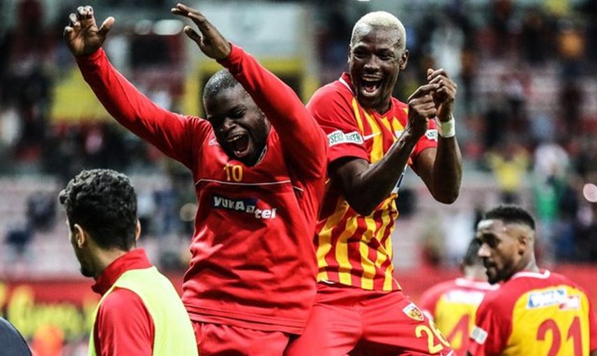 Kayserisporlu Mame Thiam Fenerbahçeli Golcüleri Solladı!