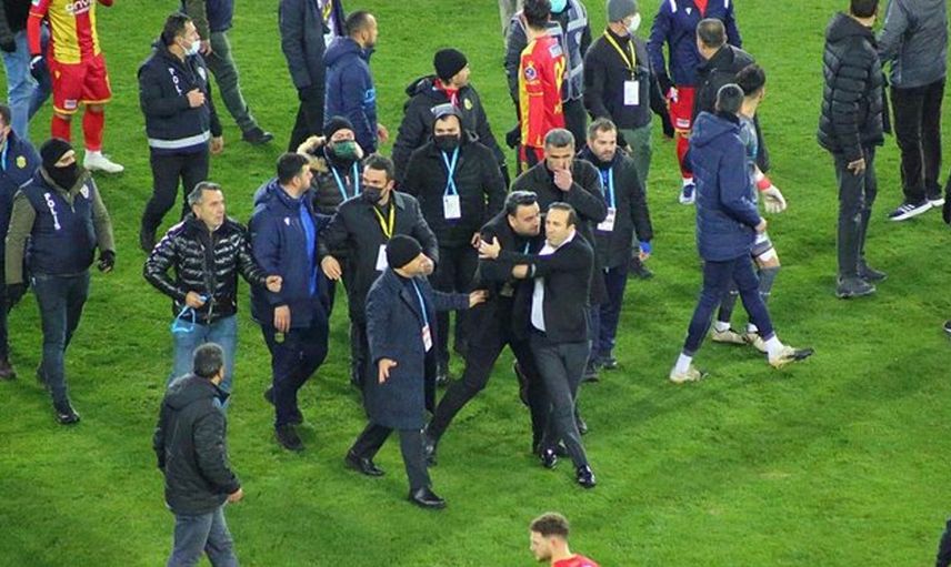 Yeni Malatyaspor - Kayserispor Maçından Sonra Adil Gevrek Hüseyin Göçek'e Saldırdı!