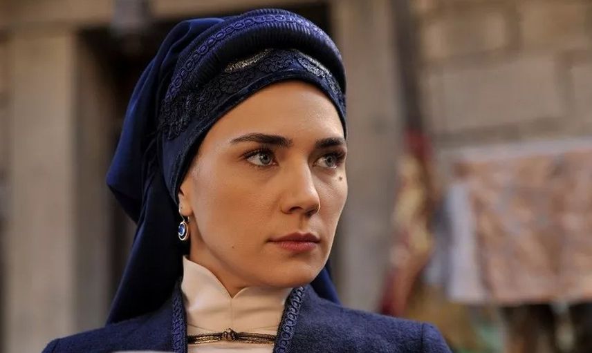 Alişan bir filmde öpüşmediği için eşiyle evlendiğini söylemişti: Buse Varol’un o filmdeki cesur sahneleri ortaya çıktı!