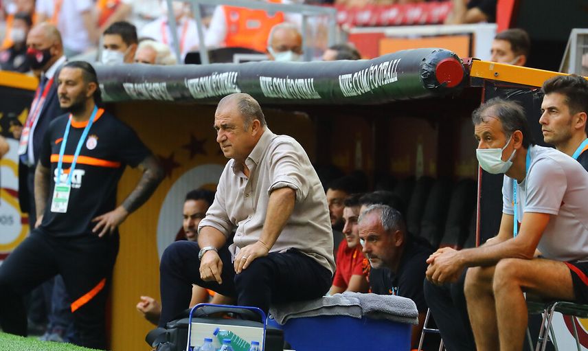 Galatasaraylı Fernando Muslera, Alanyaspor Maçının Ardından Serkan Kırıntılı'nın Üzerine Yürüdü!