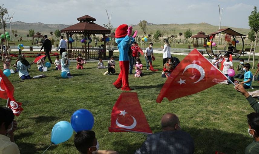 Mehmetçik, Suriyeli Çocuklara Bayram Tadında Gün Yaşattı
