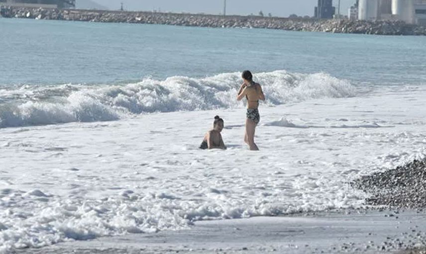 Antalya’da Kış Unutuldu: Denize Akın Ettiler