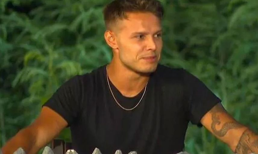 Survivor’da yarışmacı ile sunucu Murat Ceylan arasında gerginlik: Elindekini sunucuya fırlattı