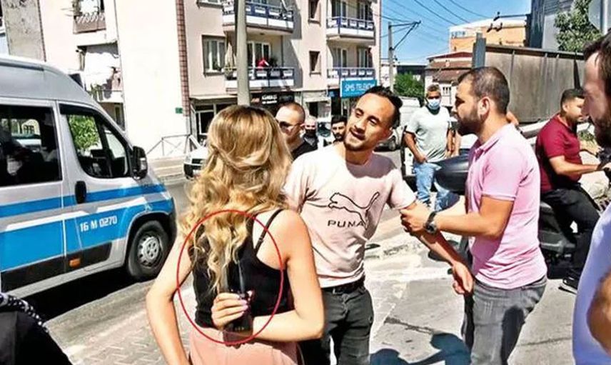 Demirören Haber Ajansı Muhabiri Şiddet Gören Kadını Kurtardı
