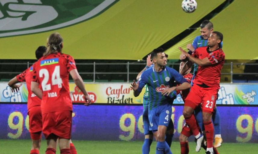 Rizespor-Beşiktaş Karşılaşmasında Gerginlik!