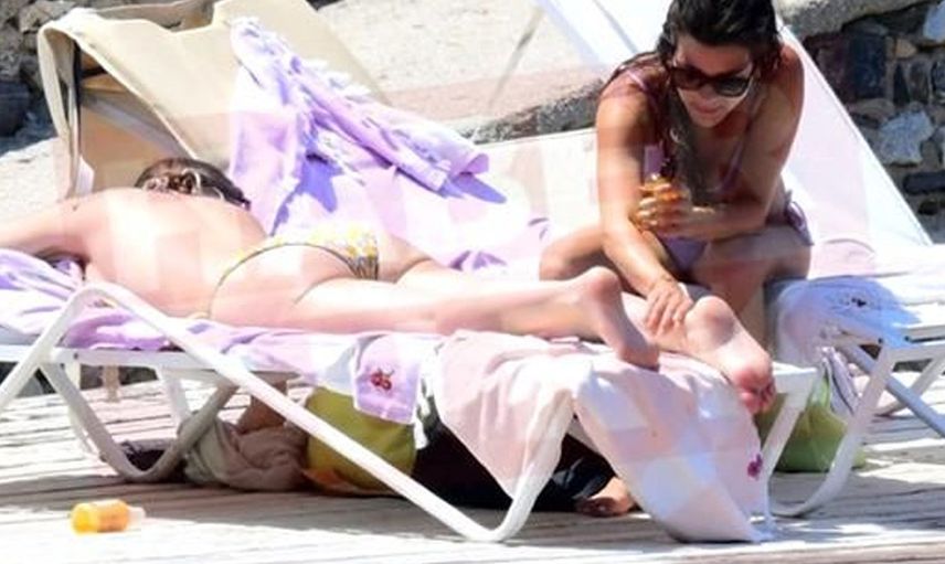 Aslı Enver tatil sezonunu açtı! Sahilde bikinisi ile sere serpe verdiği pozlar ağızları açık bıraktı