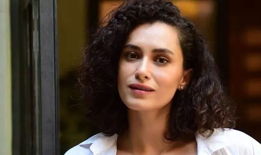 Hande Doğandemir Kimdir?
