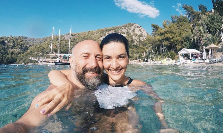 Türkiye'yi terk ederek Londra'ya yerleşen Bergüzar Korel ve Halit Ergenç çifti Türkiye'yi yazlık olarak kullanmaya karar verdi!