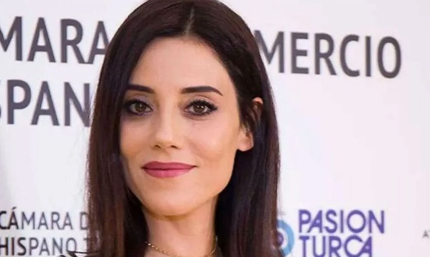 Cansu Dere'den kötü haber ünlü oyuncu apar topar hastaneye kaldırıldı