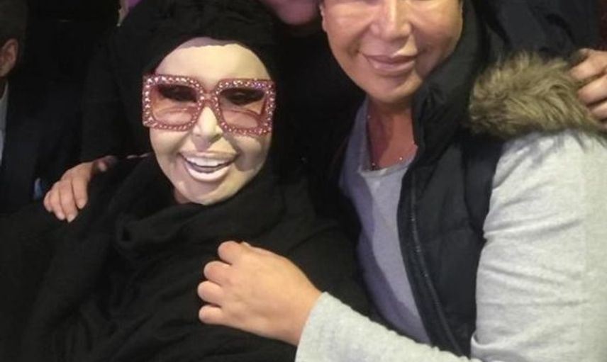 İzmir'de Bülent Ersoy'a Benzemek İçin 5 Yılda 10 Ameliyat Olan Suat Su