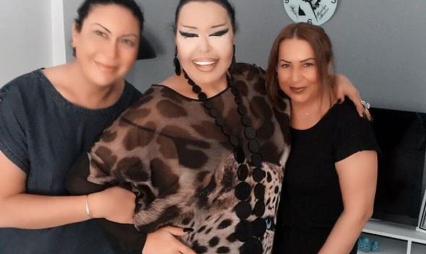İzmir'de Bülent Ersoy'a Benzemek İçin 5 Yılda 10 Ameliyat Olan Suat Su