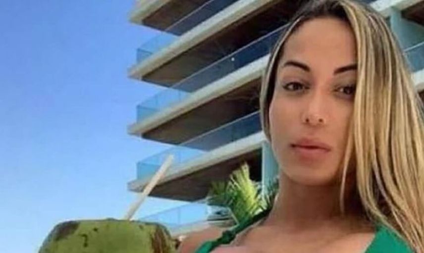 Ünlü Şarkıcı Basıldığını Sandı Balkondan Atladı