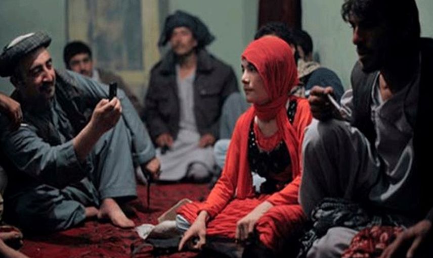 Afganistan'da iğrenç gelenek! Erkek çocuklarına yaptıkları mide bulandırıyor
