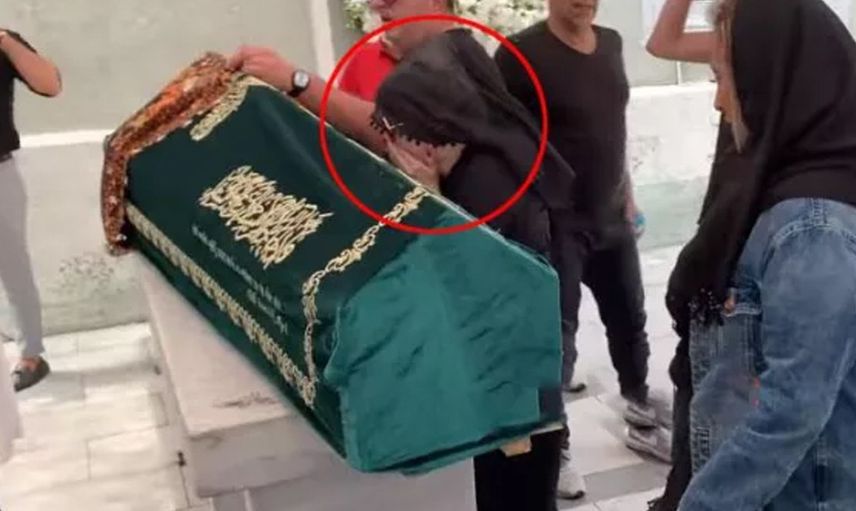 Tabut başında ağladı