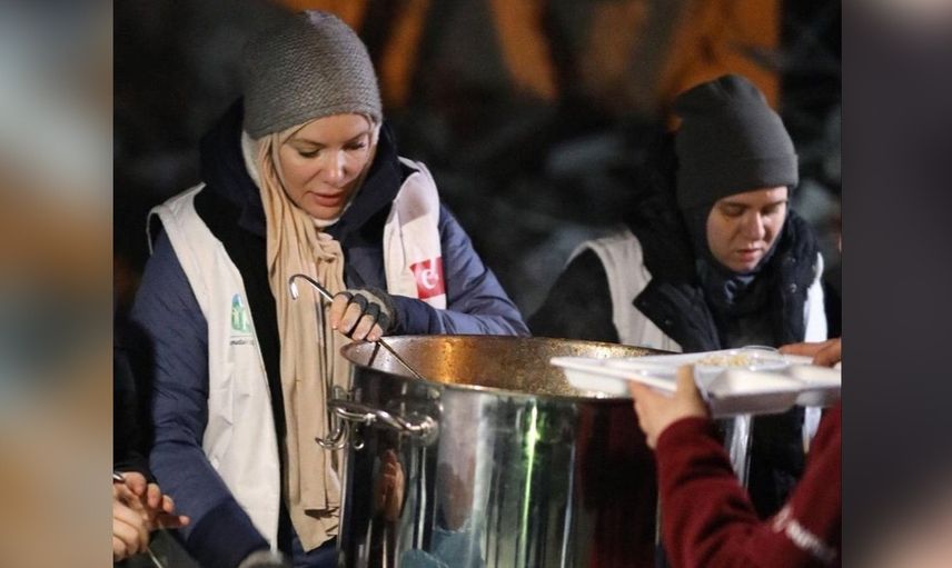 Arka Sokaklar'ın Zeynep'i Gamze Özçelik deprem bölgesine yardıma koştu
