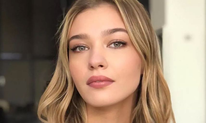 Melisa Döngel cesur tatil pozlarıyla dillere düştü: Tanga bikinisiyle tekneden paylaştı!