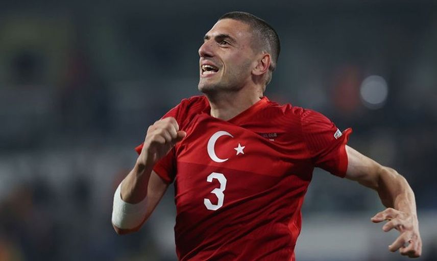 Gözler onun üzerinde