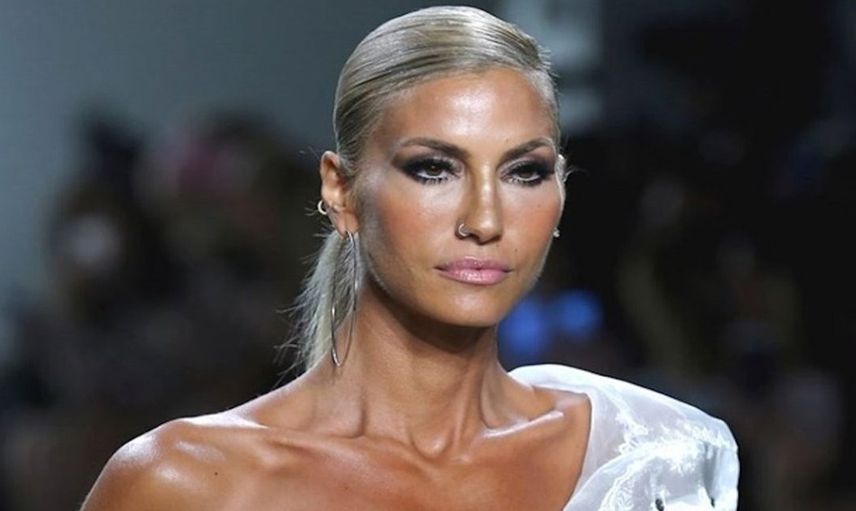 Çağla Şikel apar topar hastaneye kaldırıldı: Ünlü sunucu yürekleri ağıza getirdi