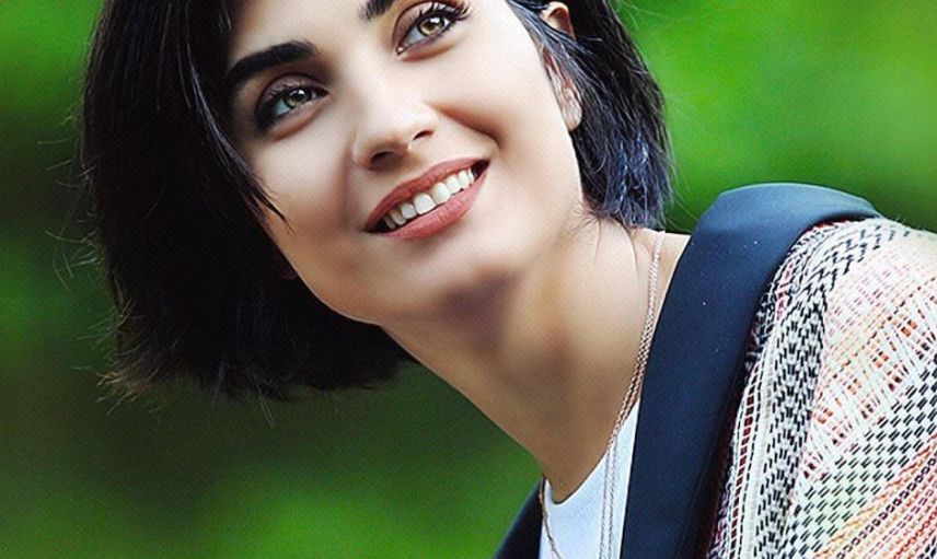 Makyajsız Poz Veren Ünlülere Tuba Büyüküstün de Eklendi