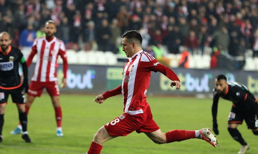 Başakşehir, Mert Hakan Yandaş'ı Transfer Etmek İstiyor!